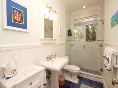 Bathroom - Walk in shower